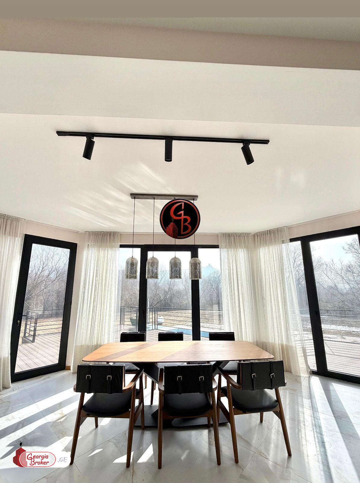 იყიდება ახალი გარემონტებული 7 ოთახიანი სახლი